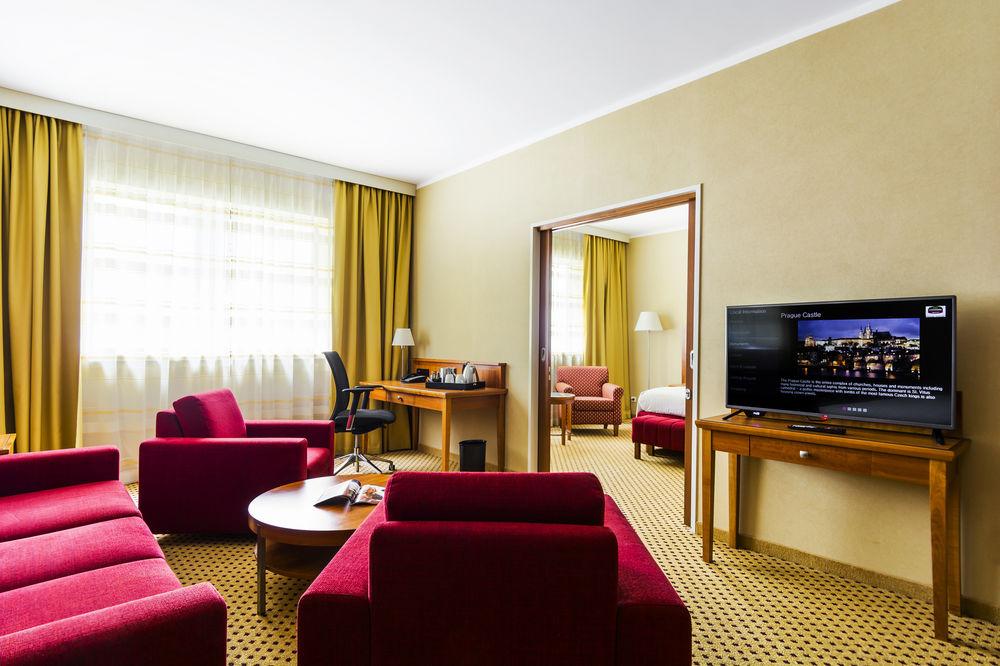 Courtyard By Marriott Prague Airport Hotel Buitenkant foto