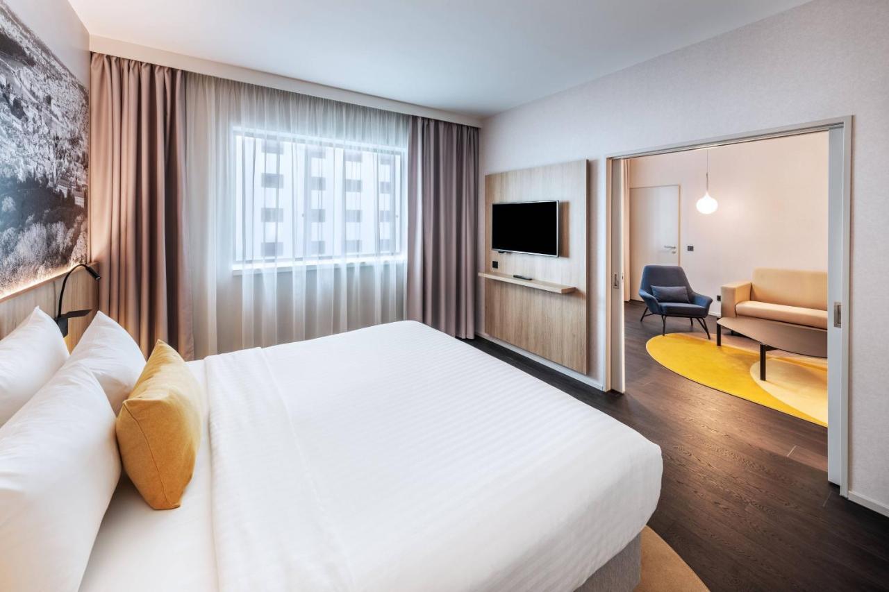 Courtyard By Marriott Prague Airport Hotel Buitenkant foto