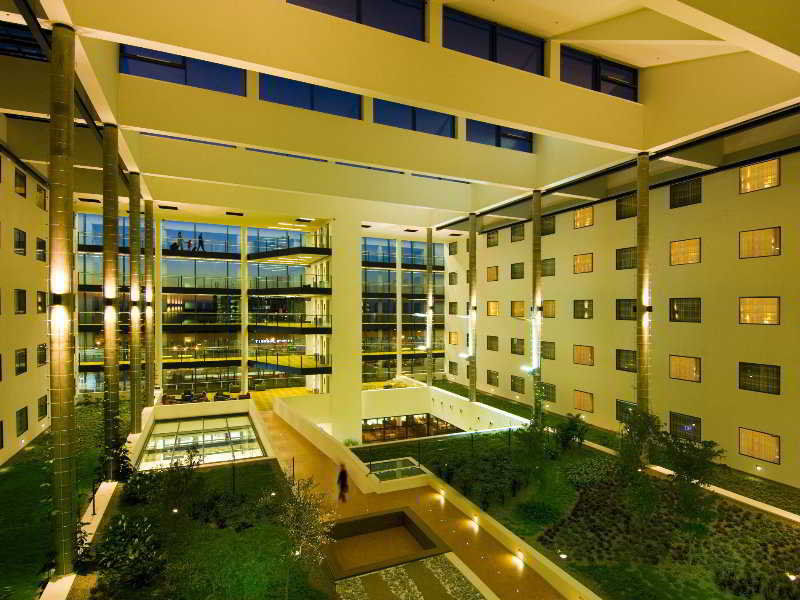 Courtyard By Marriott Prague Airport Hotel Buitenkant foto